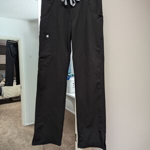 VGUC Figs Black Cargo Pants with Relaxed Fit and Full Length